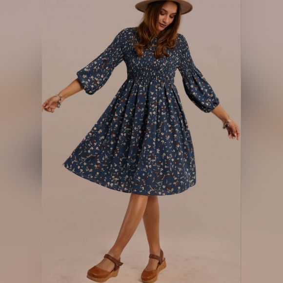 Petallush Dresses & Skirts - Petallush blue 3/4 length sleeve round neck. Summer floral midi dress